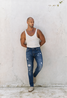 Мъжки сини дънки Slim Fit с накъсани детайли | eGiGi