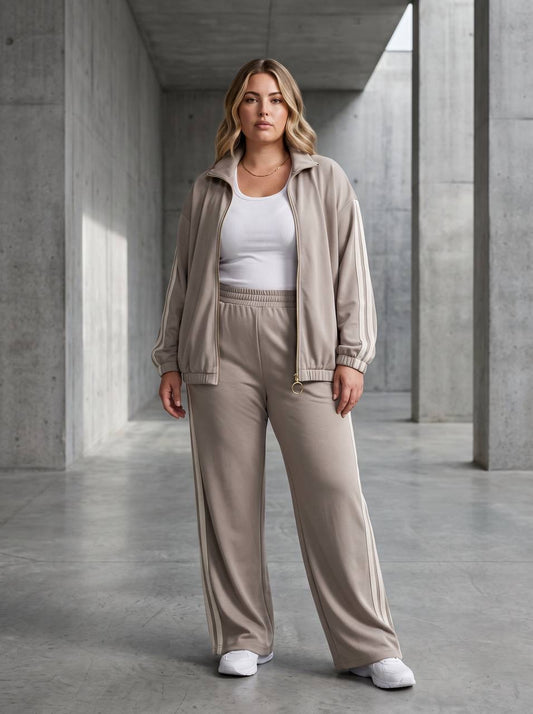 Дамски спортен комплект в бежово  PLUS SIZE | eGiGi