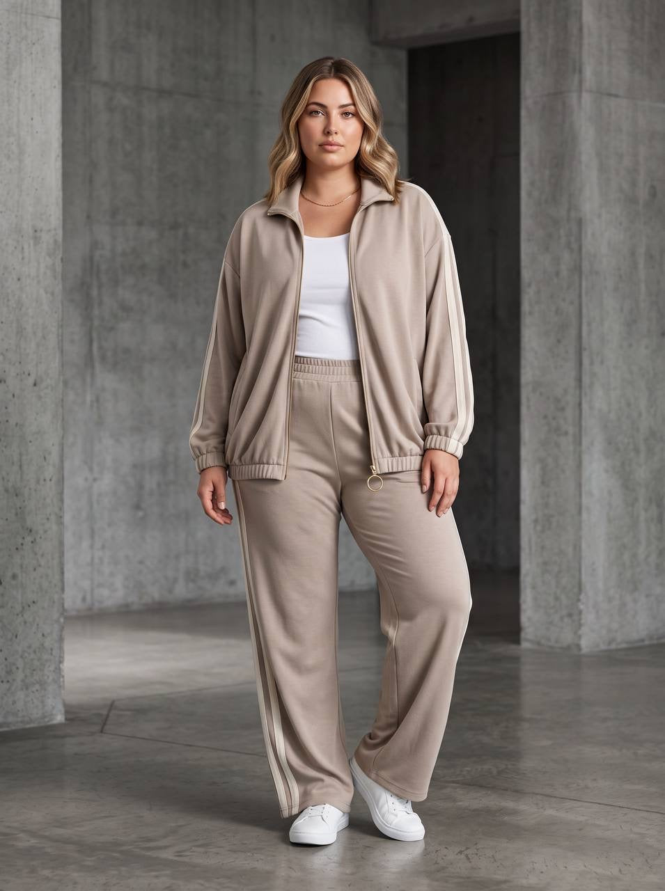 Дамски спортен комплект в бежово  PLUS SIZE | eGiGi