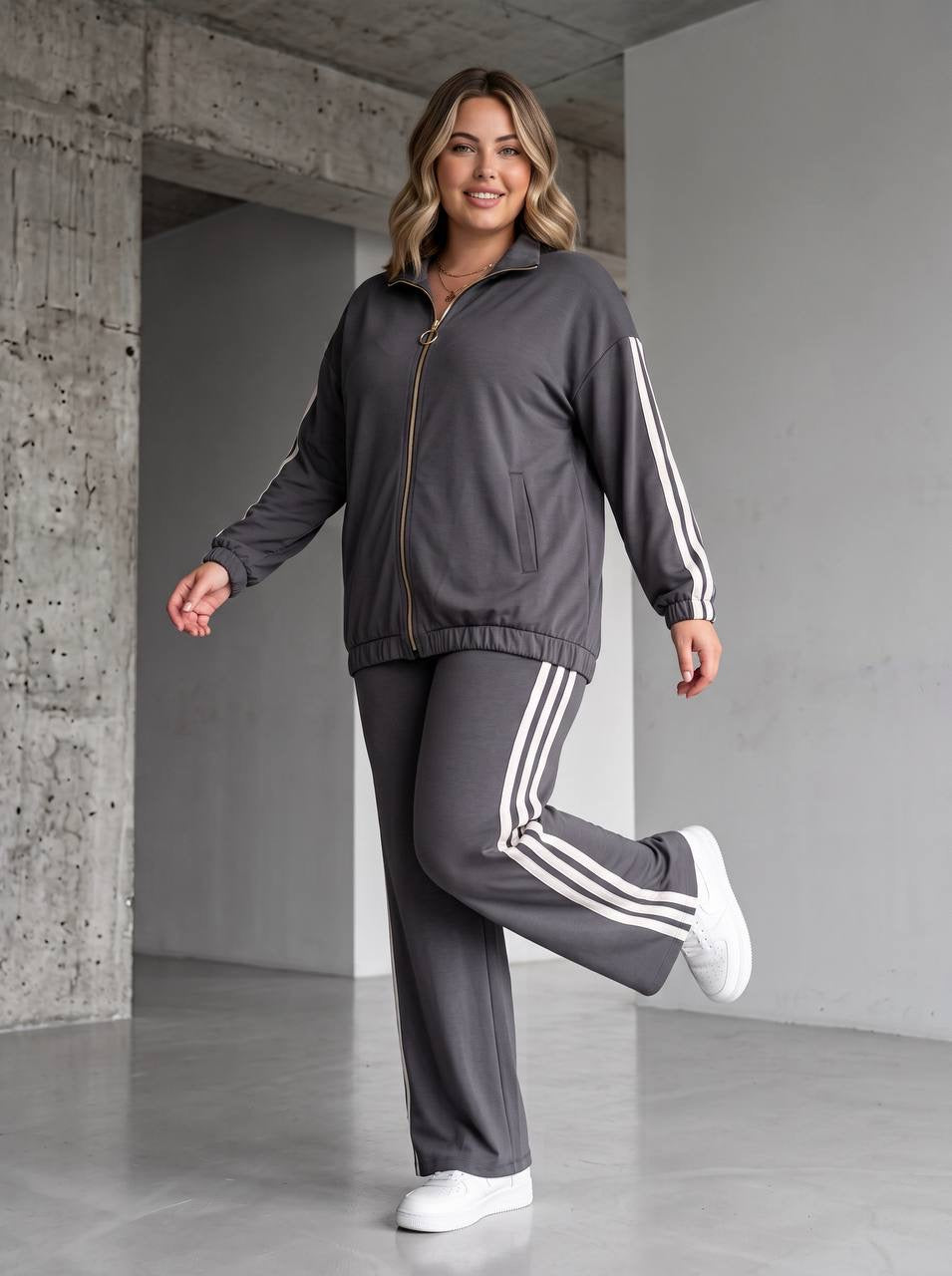Дамски спортен комплект в графит PLUS SIZE | eGiGi