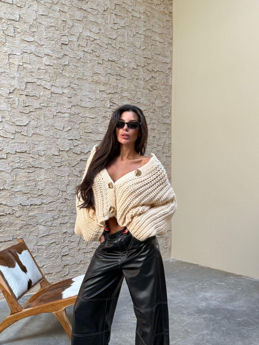 Дамска жилетка с дълги ръкави с атрактивни копчета