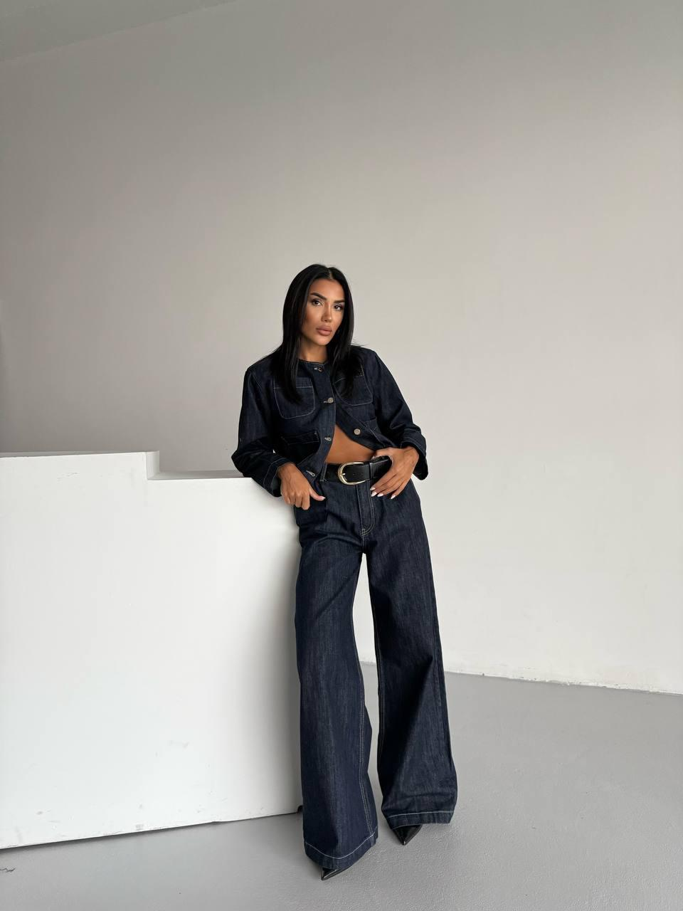 Дамски комплект от две части- късо яке и панталон