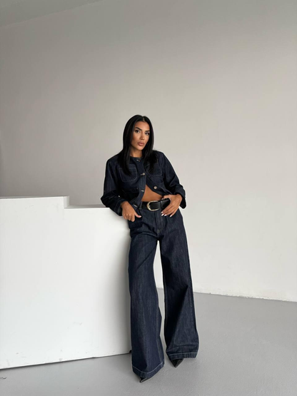 Дамски комплект от две части- късо яке и панталон