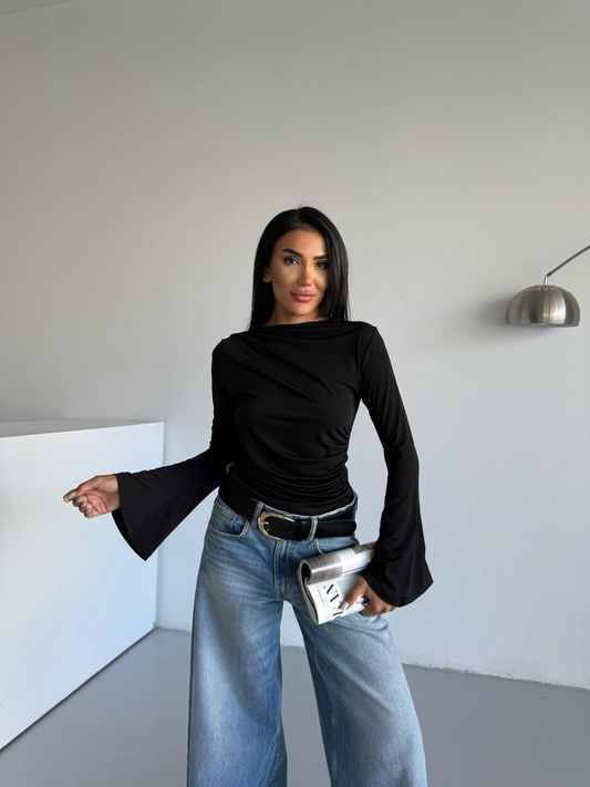 Дамска блуза с ефектни ръкави