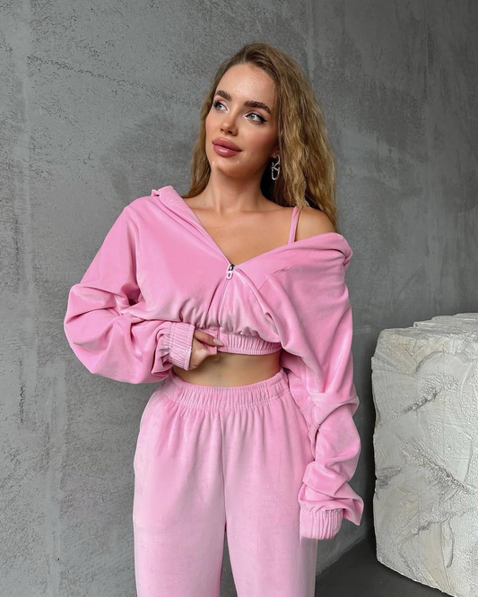 Дамски спортен комплект от три части- долнище, горнище с качулка и топ