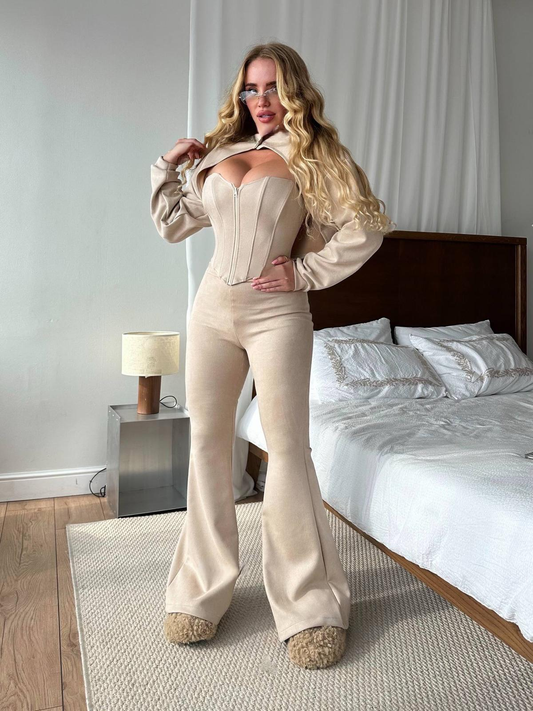 Дамски спортен комплект от три части- горнище с качулка, долнище и бюстие с преден цип