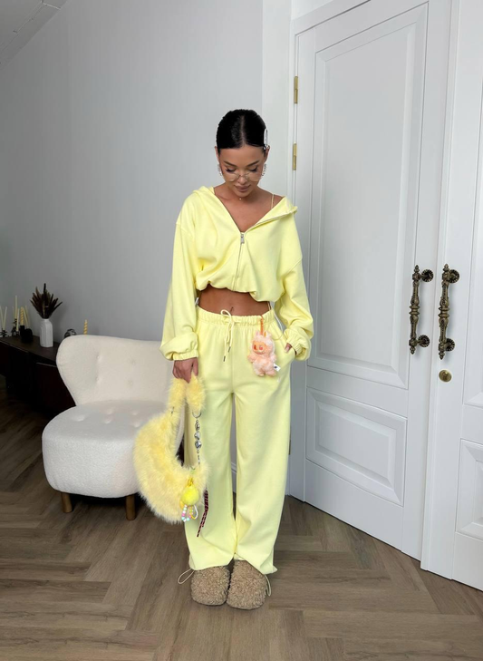 Дамски спортен комплект от две части