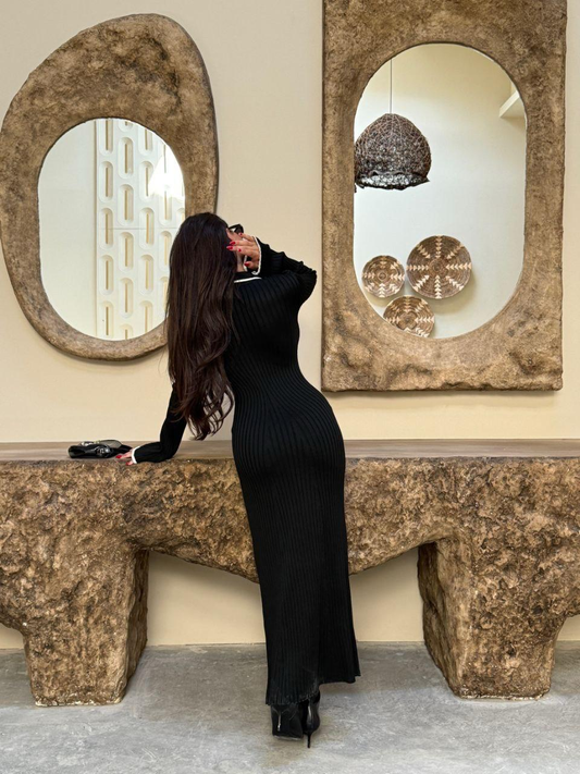 Дълга прилепнала дамска рокля