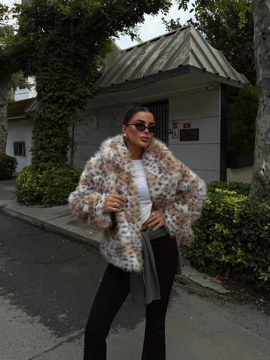 Дамско късо палто „Faux Fur Chic“